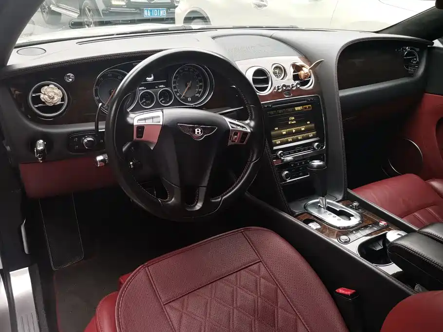 Bentley Continental 2015 — фото 12