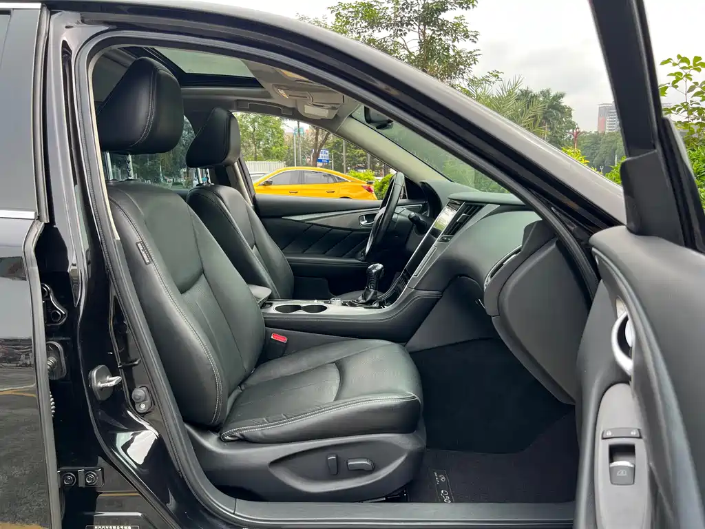 Infiniti Q50L 2015 — фото 18