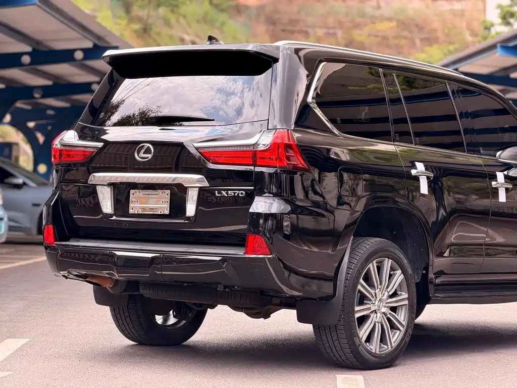 Lexus LX 2017 — фото 7