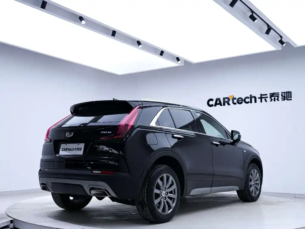 Cadillac XT4 2023 — фото 8
