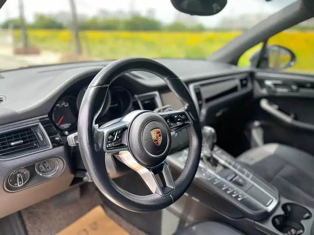 Porsche Macan 2015 — фото 14