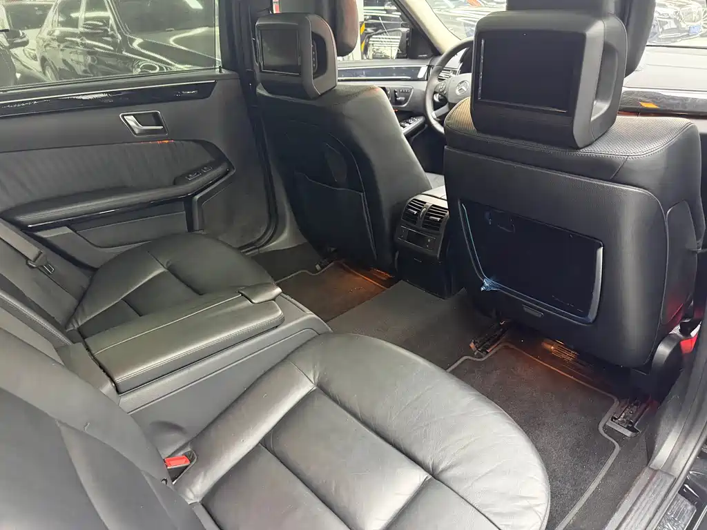 Mercedes-Benz E-Class 2013 — фото 10