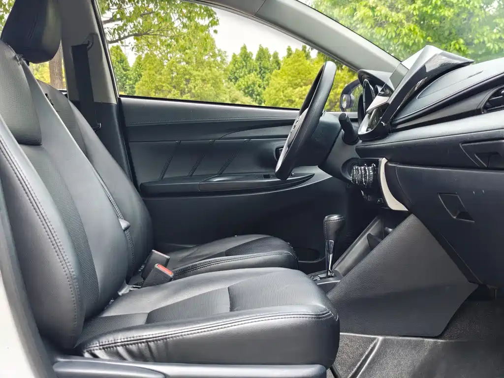Toyota Yaris L 2019 — фото 18