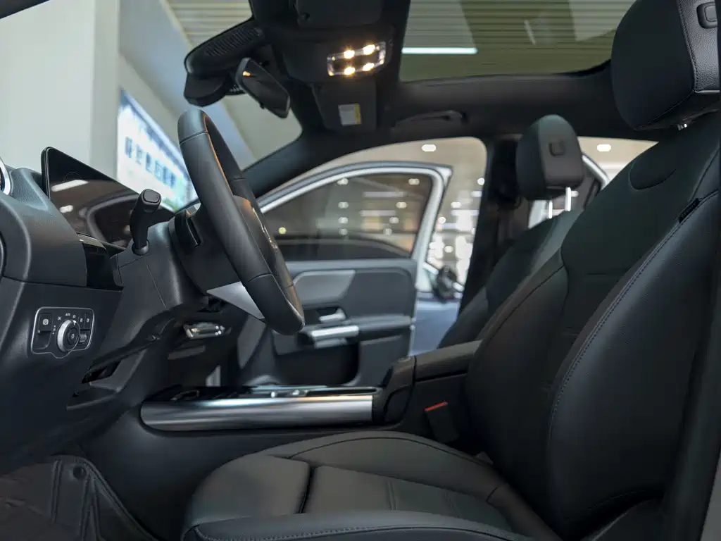 Mercedes-Benz GLA 2025 — фото 11