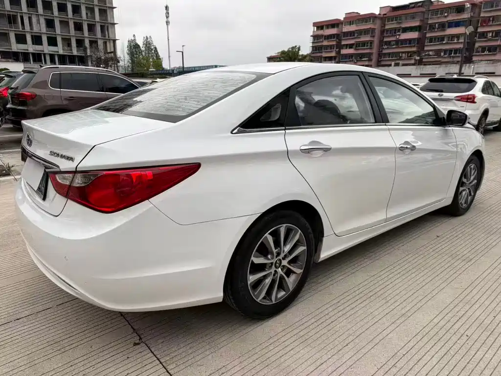 Hyundai Sonata 2014 — фото 11