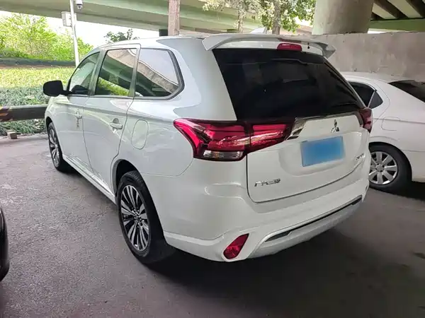 Mitsubishi Outlander 2024