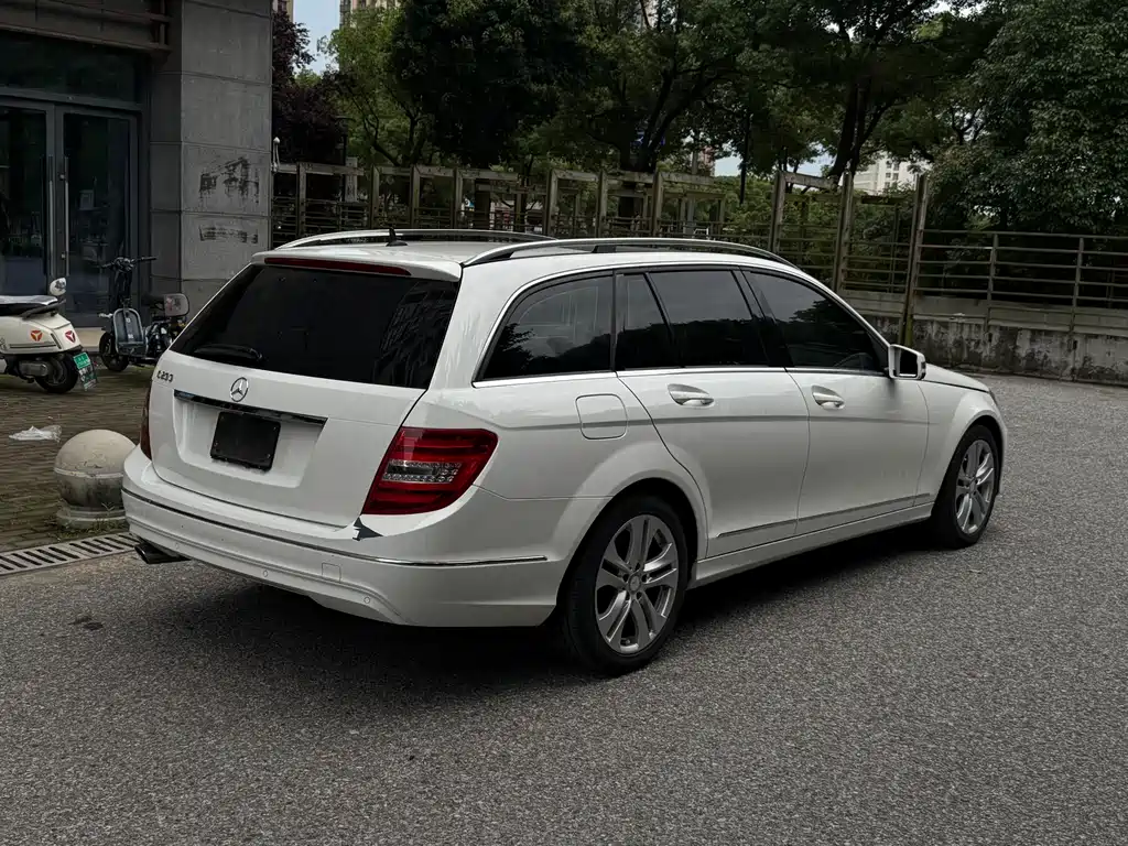 Mercedes-Benz C-Class 2011