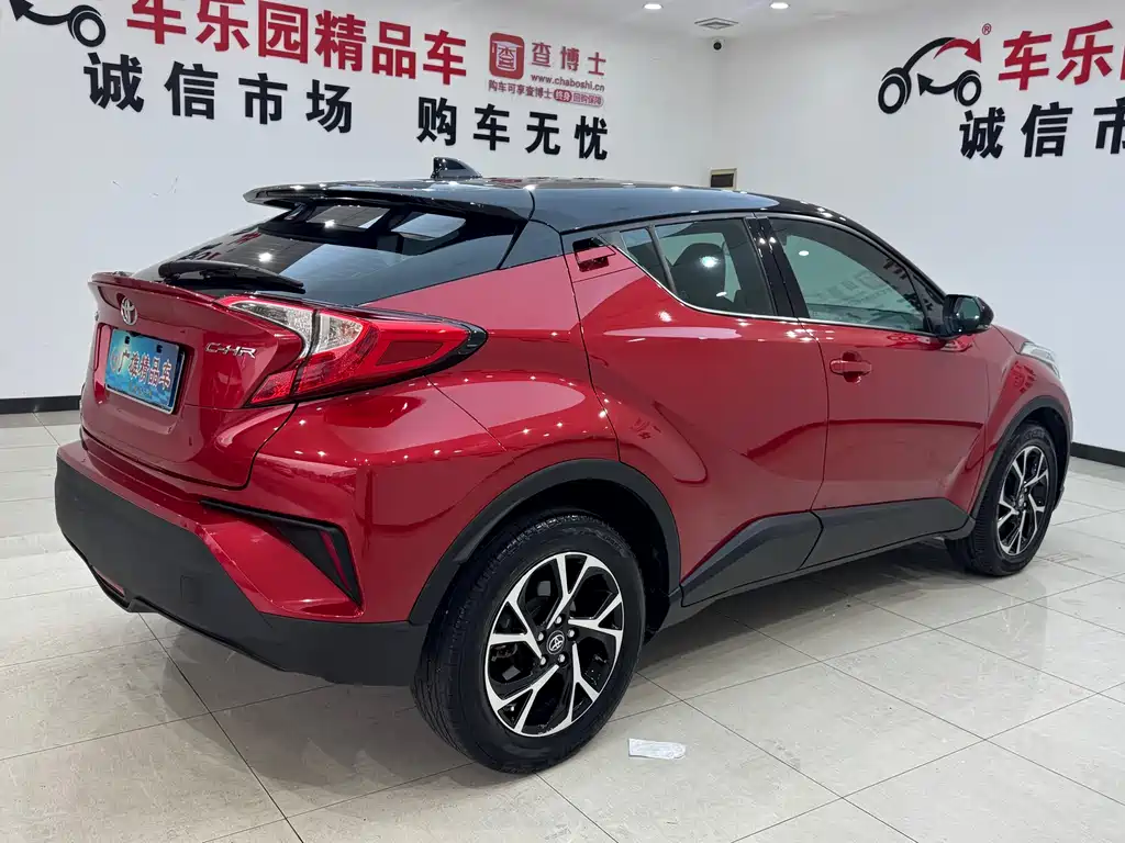 Toyota C-HR 2021 — фото 2