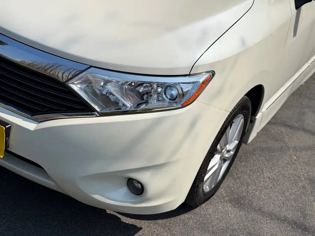Nissan Quest 2018 — фото 19