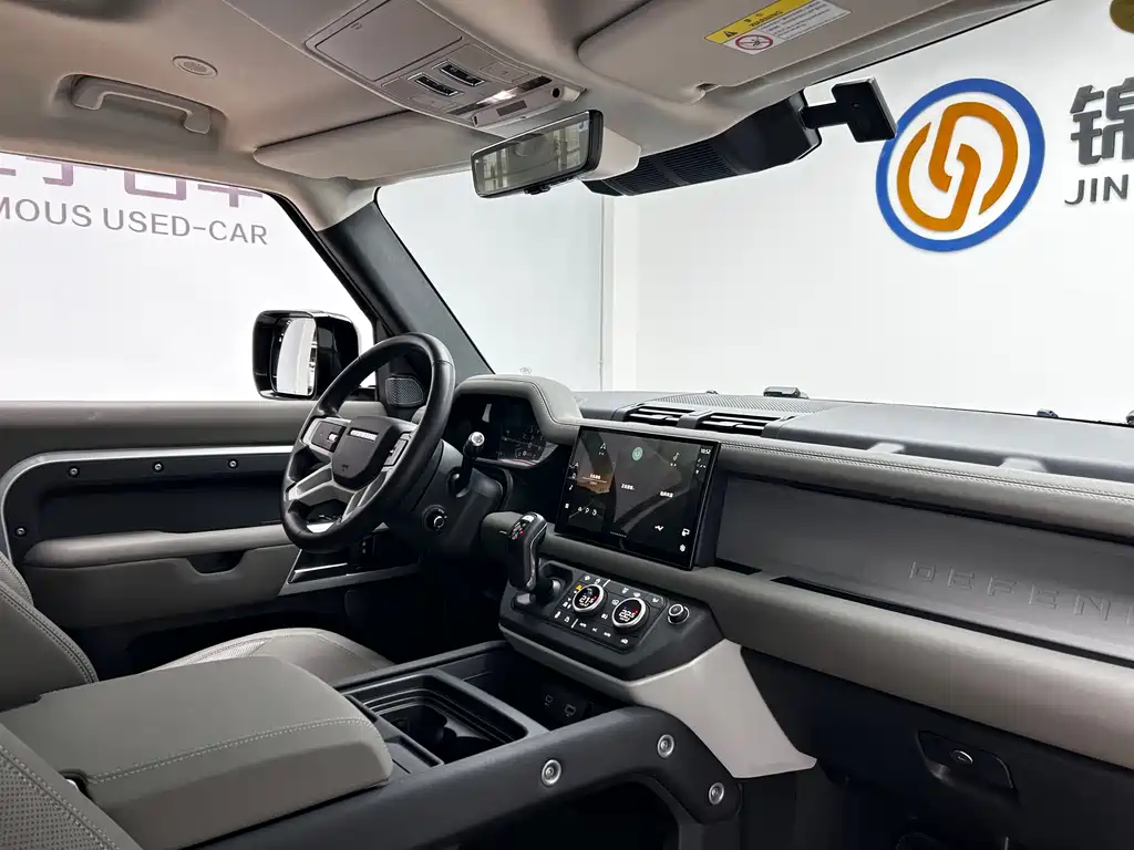 Land Rover Defender 2021 — фото 15