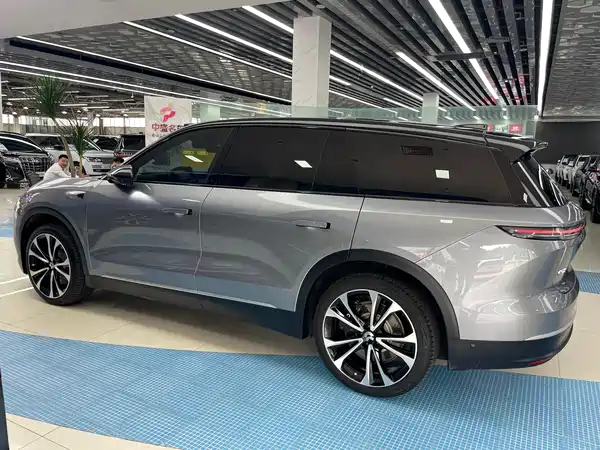 NIO ES8 2025