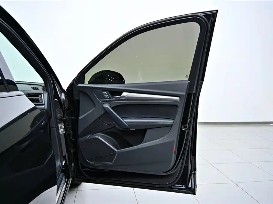 Audi Q5L 2023 — фото 21