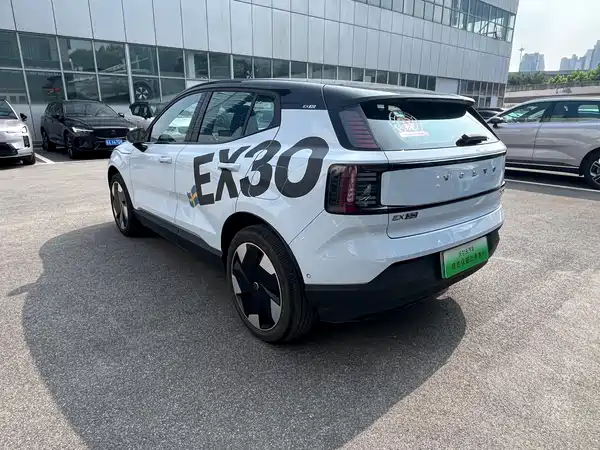 Volvo EX30 2025