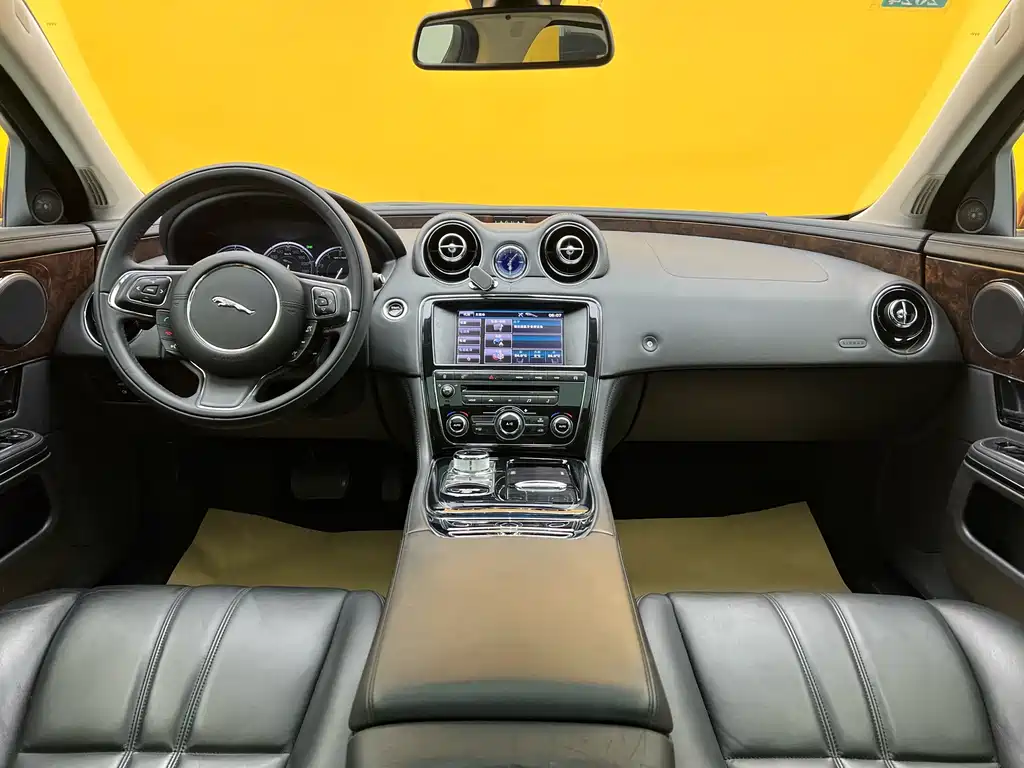 Jaguar XJ 2013 — фото 13