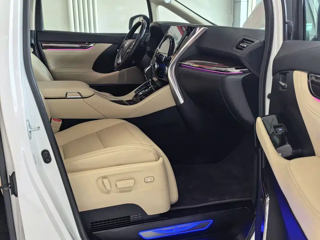 Toyota Alphard 2021 — фото 16