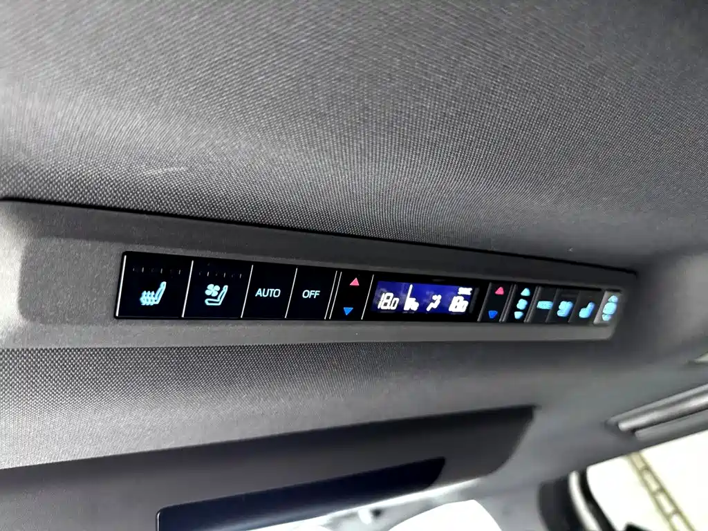 Toyota Sienna 2022 — фото 19