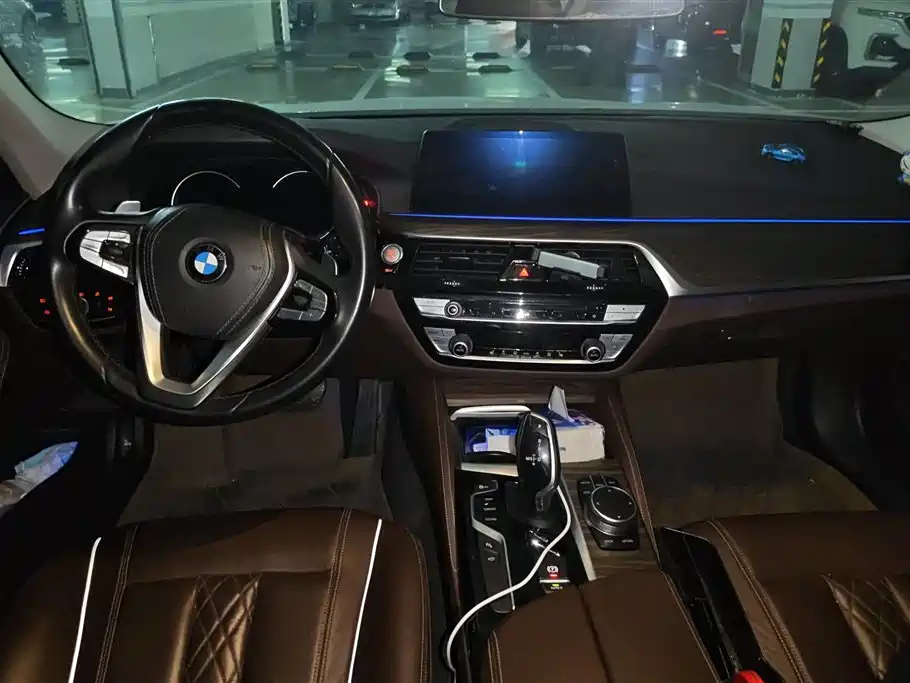 BMW 5 Series 2018 — фото 12