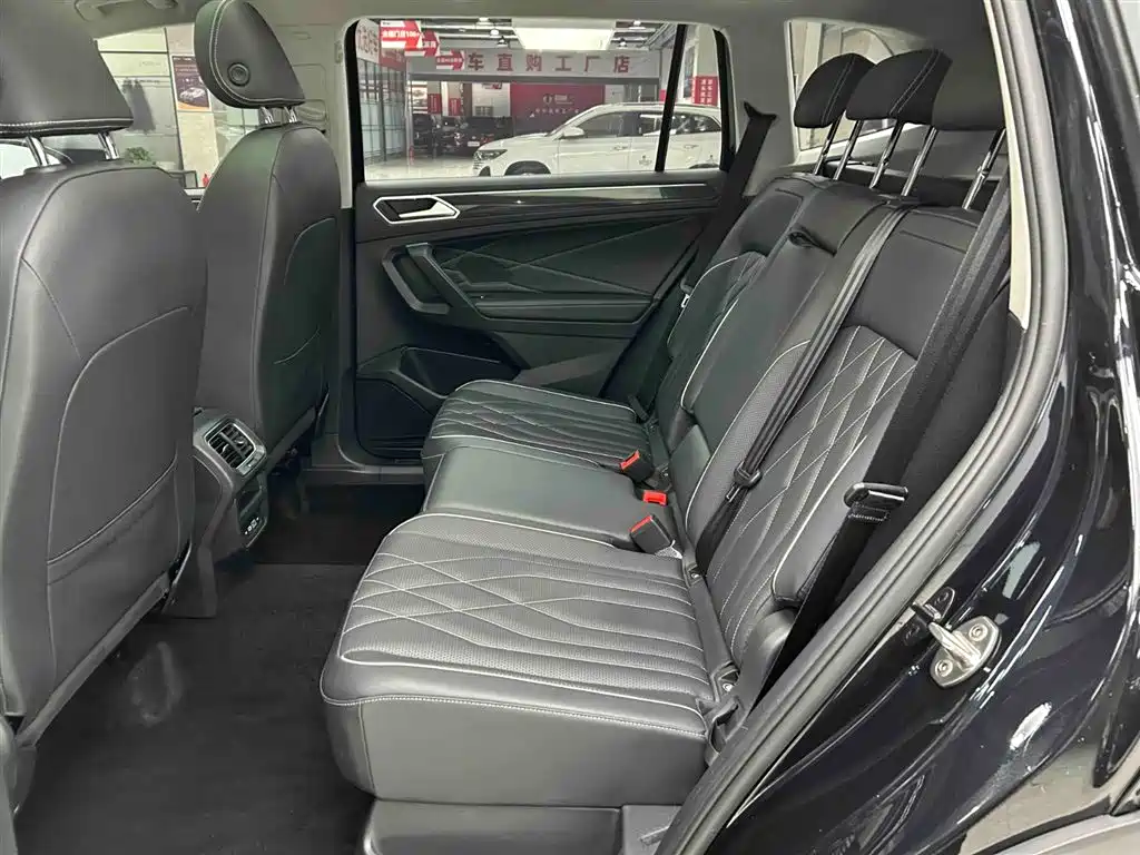 Volkswagen Tiguan L 2023 — фото 14