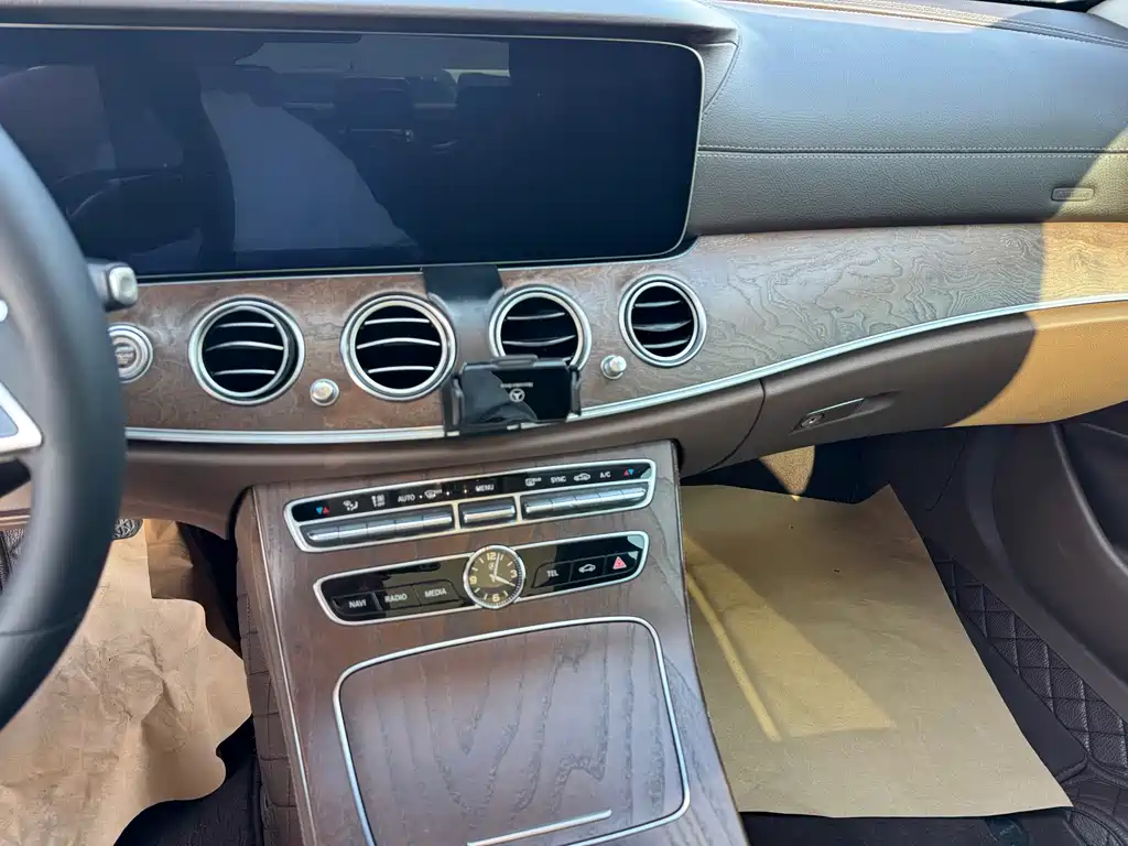 Mercedes-Benz E-Class 2018 — фото 12