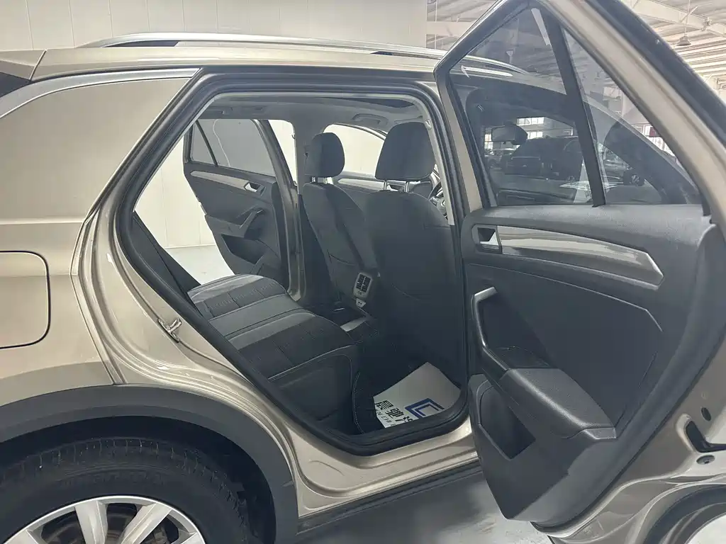 Volkswagen T-Roc 2020 — фото 14