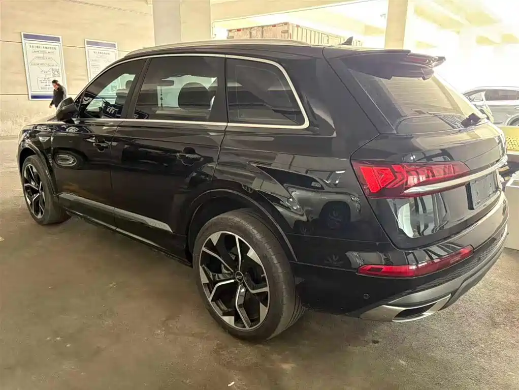 Audi Q7 2023 — фото 4