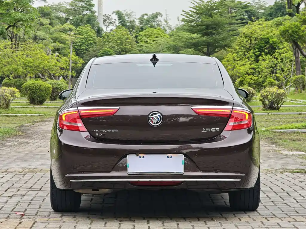 Buick LaCrosse 2017 — фото 17