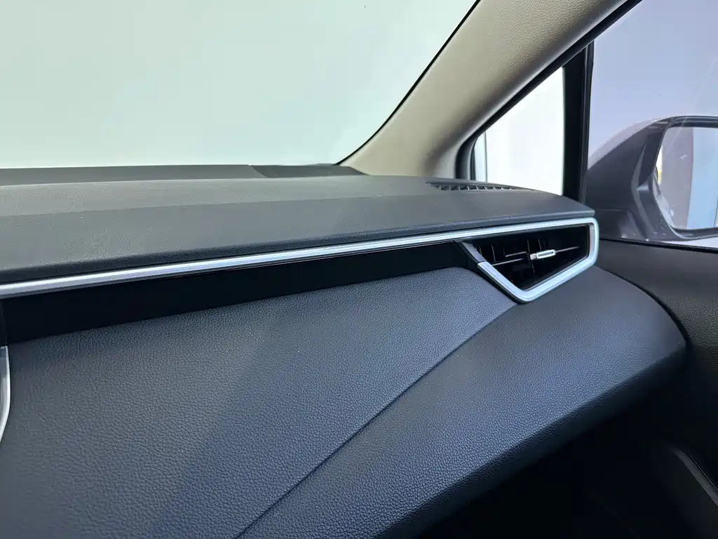 Toyota Corolla 2023 — фото 10
