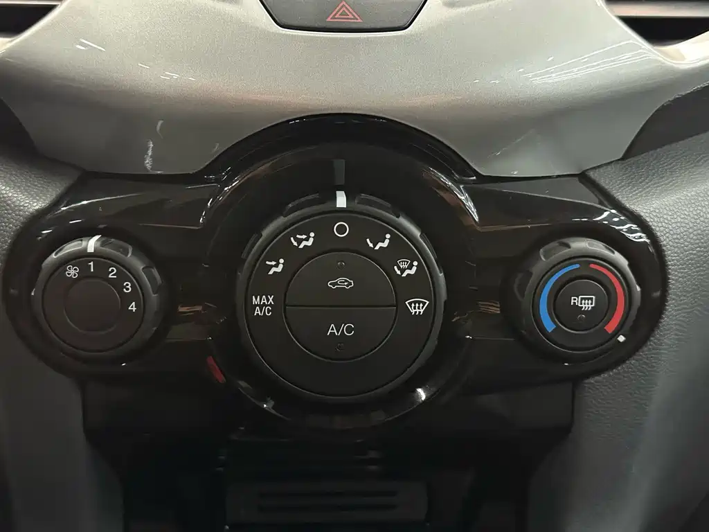 Ford Ecosport 2017 — фото 21