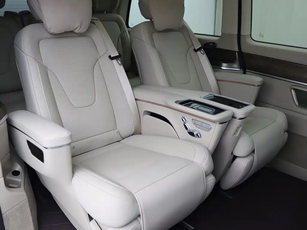 Mercedes-Benz V-Class 2024 — фото 13