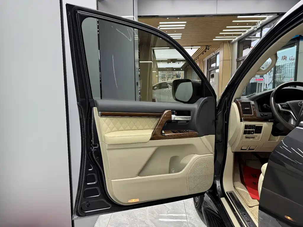 Toyota Land Cruiser 2019 — фото 15