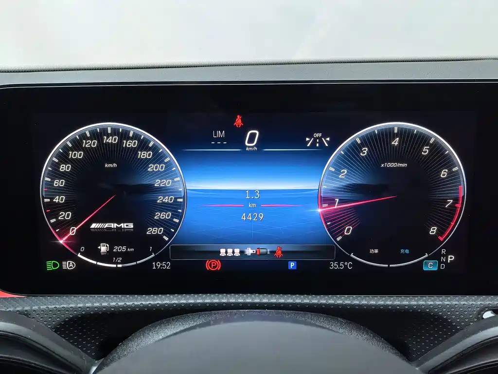 Mercedes-Benz A-Class AMG 2025 — фото 11