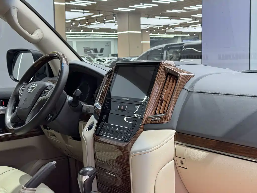 Toyota Land Cruiser 2019 — фото 20