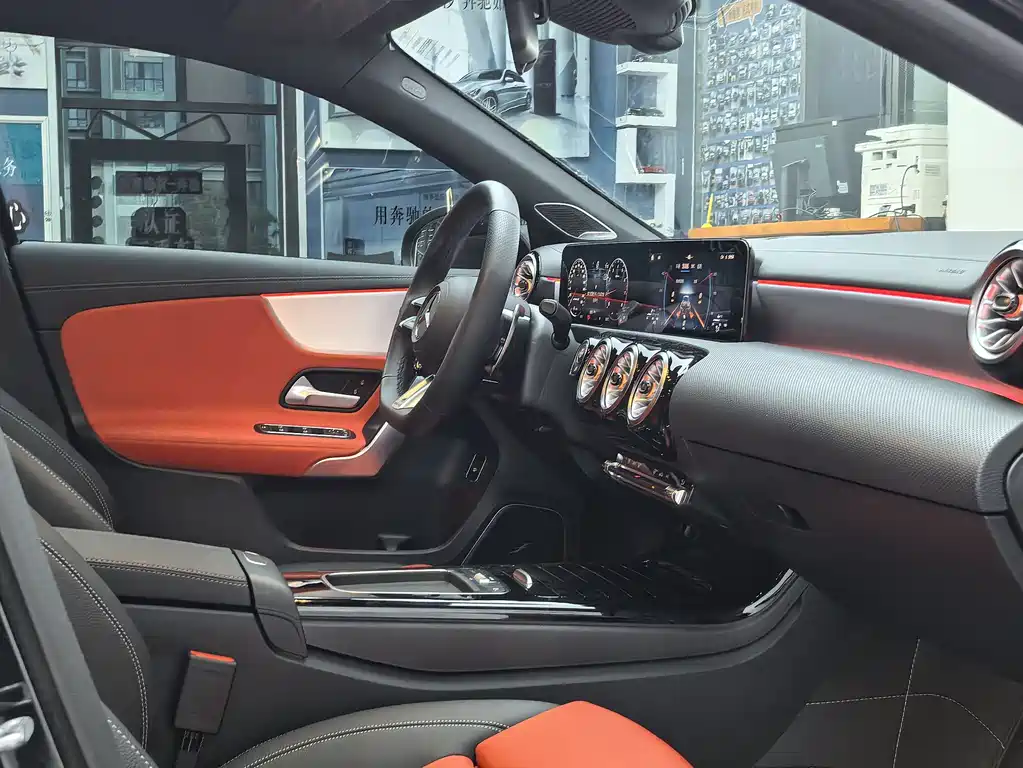 Mercedes-Benz A-Class AMG 2025 — фото 16
