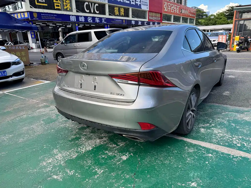 Lexus IS 2018