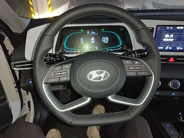 Hyundai Elantra 2023
