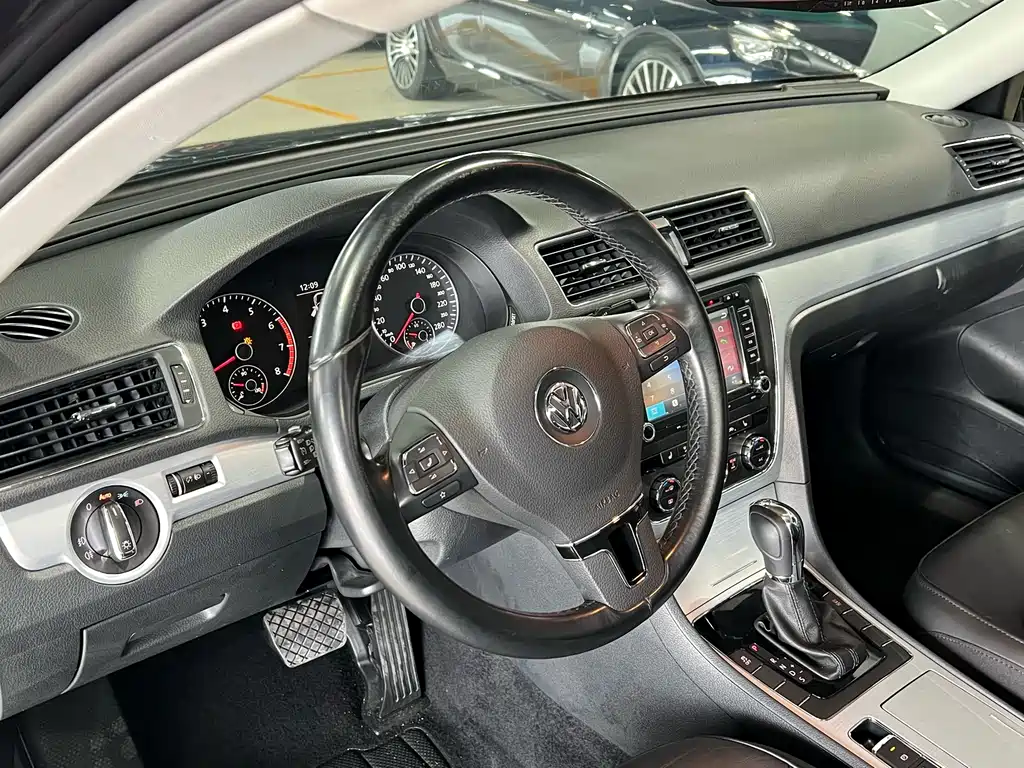 Volkswagen Passat 2015 — фото 14