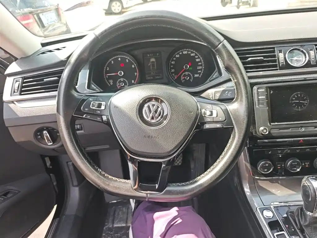 Volkswagen Passat 2018 — фото 11
