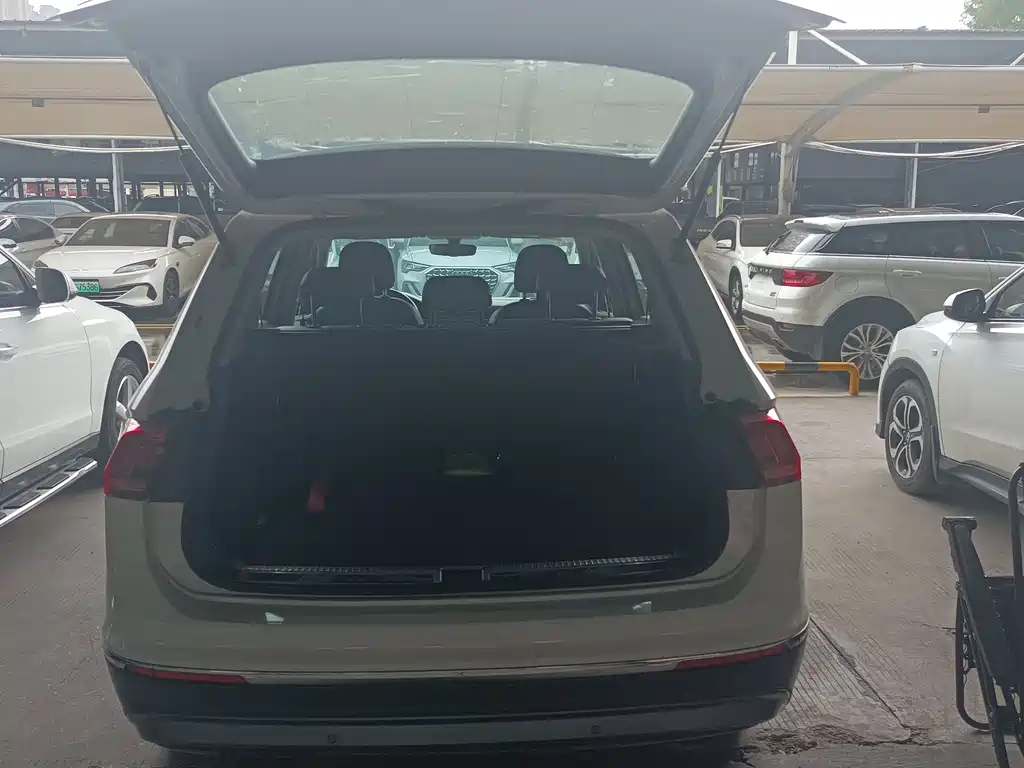 Volkswagen Tiguan L 2018 — фото 13