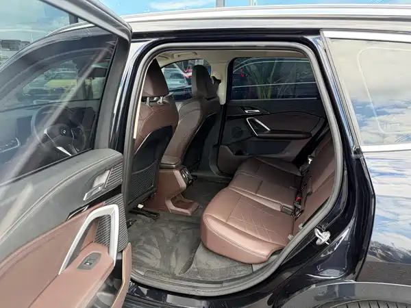 BMW iX1 2024