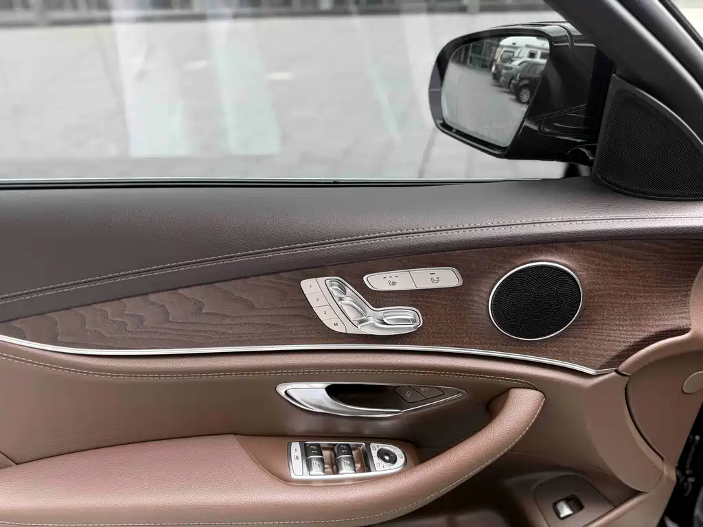 Mercedes-Benz E-Class 2023 — фото 8