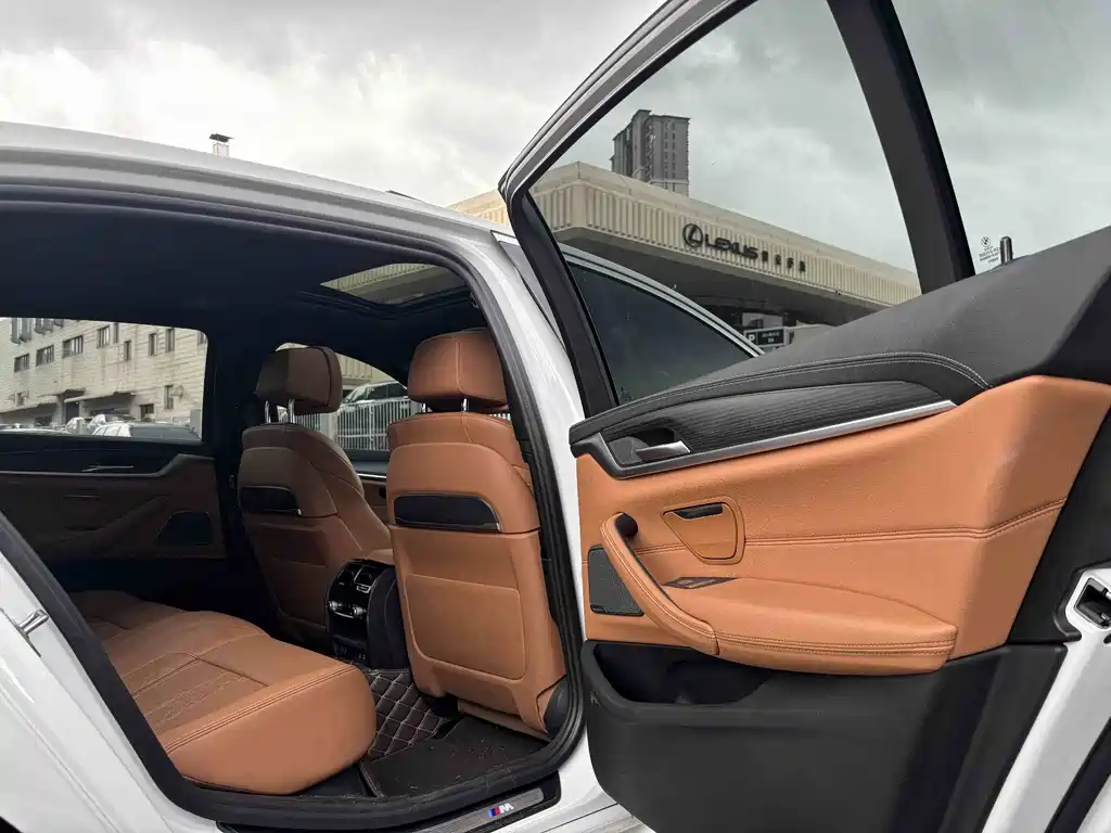 BMW 5 Series 2022 — фото 14