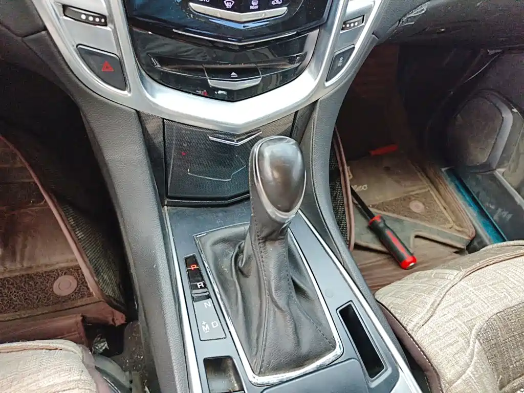 Cadillac SRX 2015 — фото 10