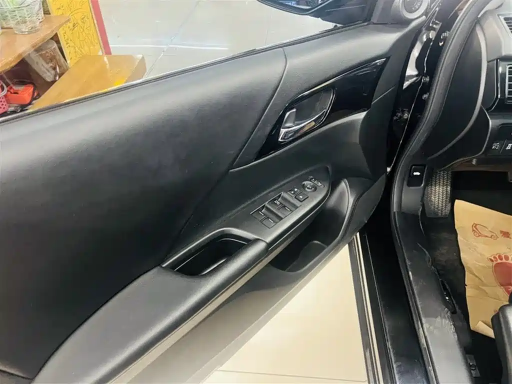 Honda Accord 2018 — фото 15