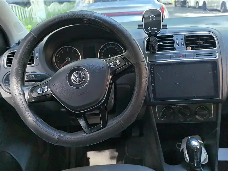 Volkswagen Polo 2017 — фото 11