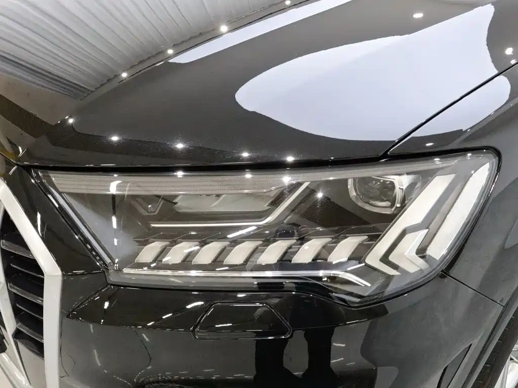 Audi Q7 2024 — фото 18