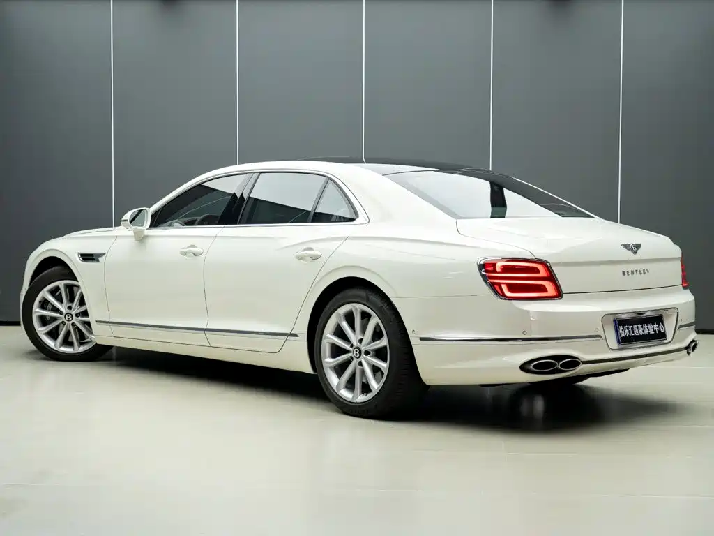 Bentley Flying Spur 2024 — фото 5