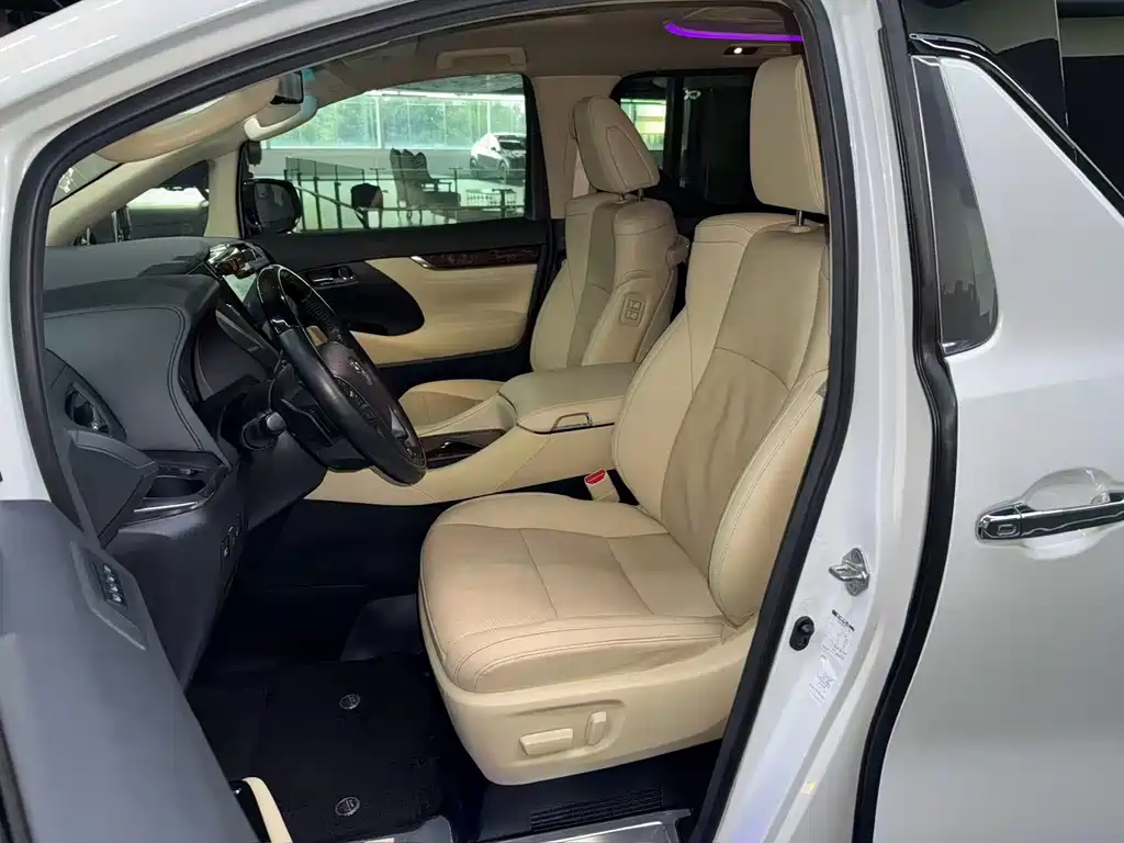 Toyota Alphard 2021 — фото 17