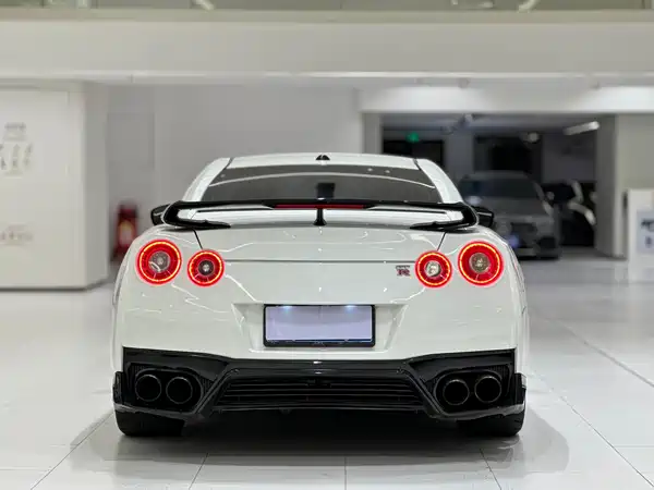 Nissan GT-R 2011