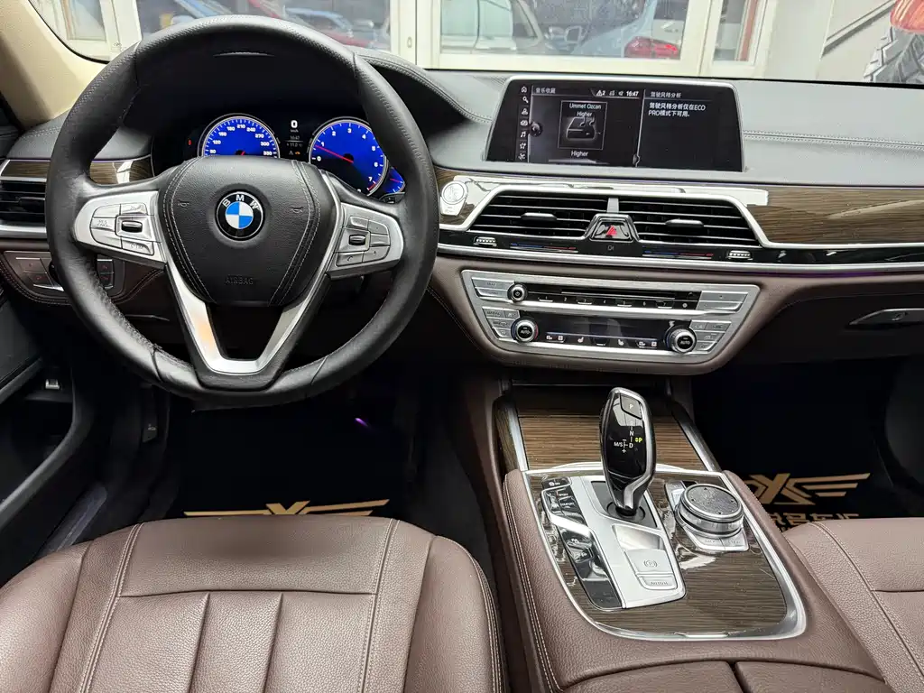BMW 7 Series 2017 — фото 23