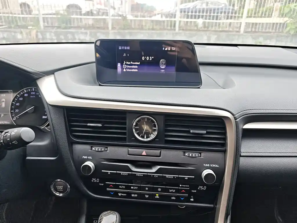 Lexus RX 2017 — фото 15